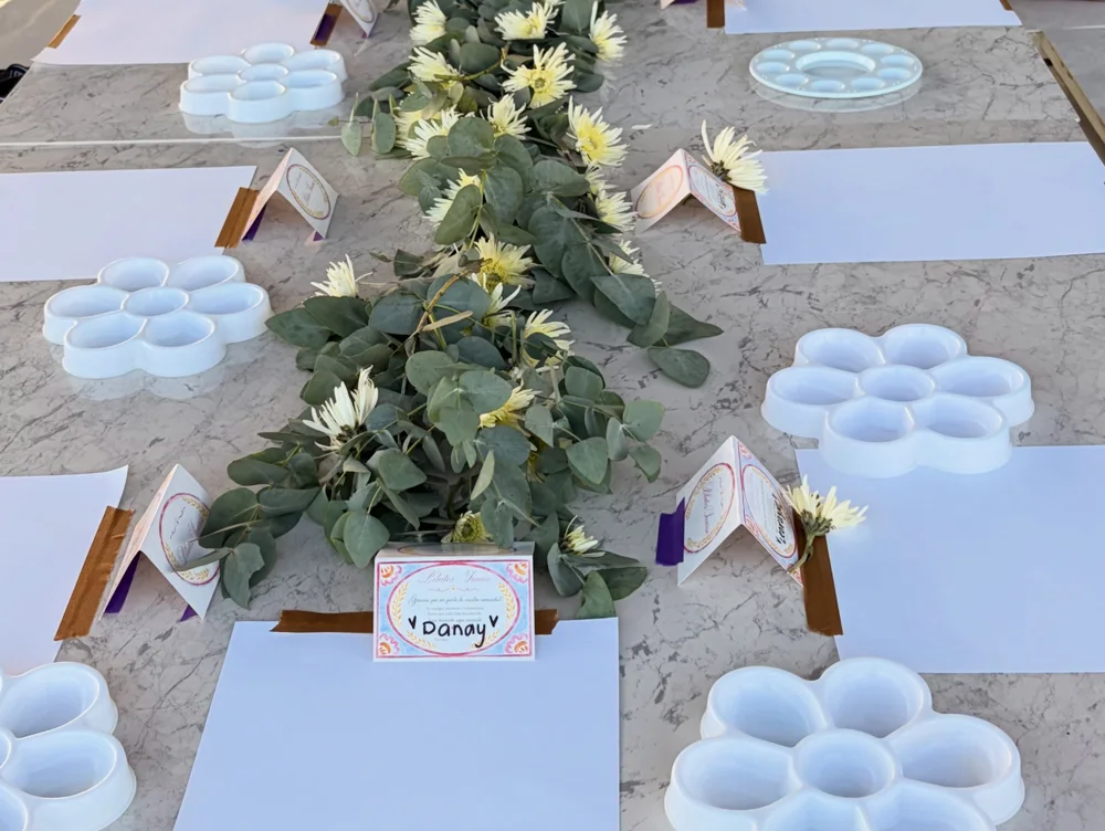 Mesa de arte preparada para un encuentro de Pilates Sunrise